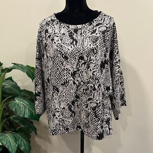 Niche by Nilgun Derman Black & White  Lace Pattern Boxy Top 3/4 Dolman Sleeves